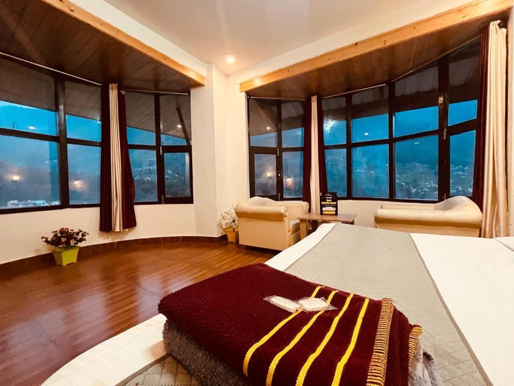 Hotel In Manali With Mountain View Near Mall Road Extérieur photo